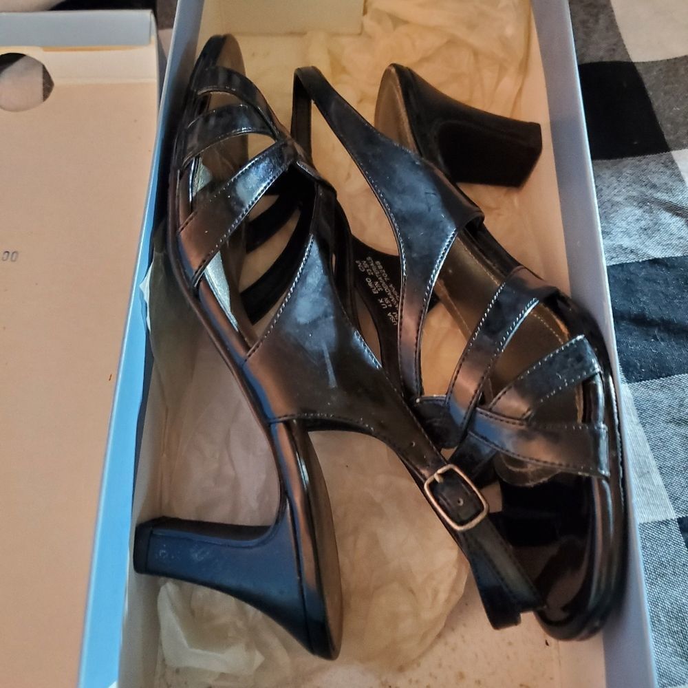 Soft Style Heels  - Picture 10 of 12